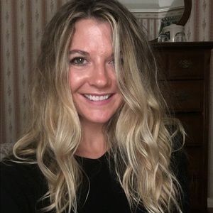 Meet your Posher, Caitlin